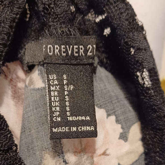 4/$40 Lacy Floral Nighty - Size Small - Picture 6 of 7